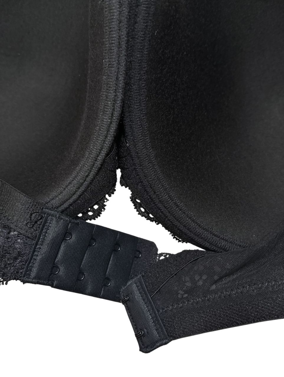 Leilieve formázott, merevítős melltartó fekete