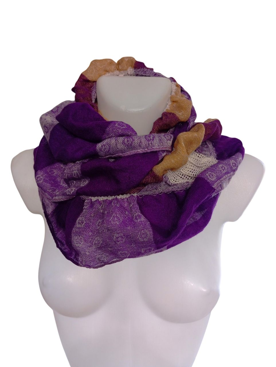 Fodros, lila kockás női sál