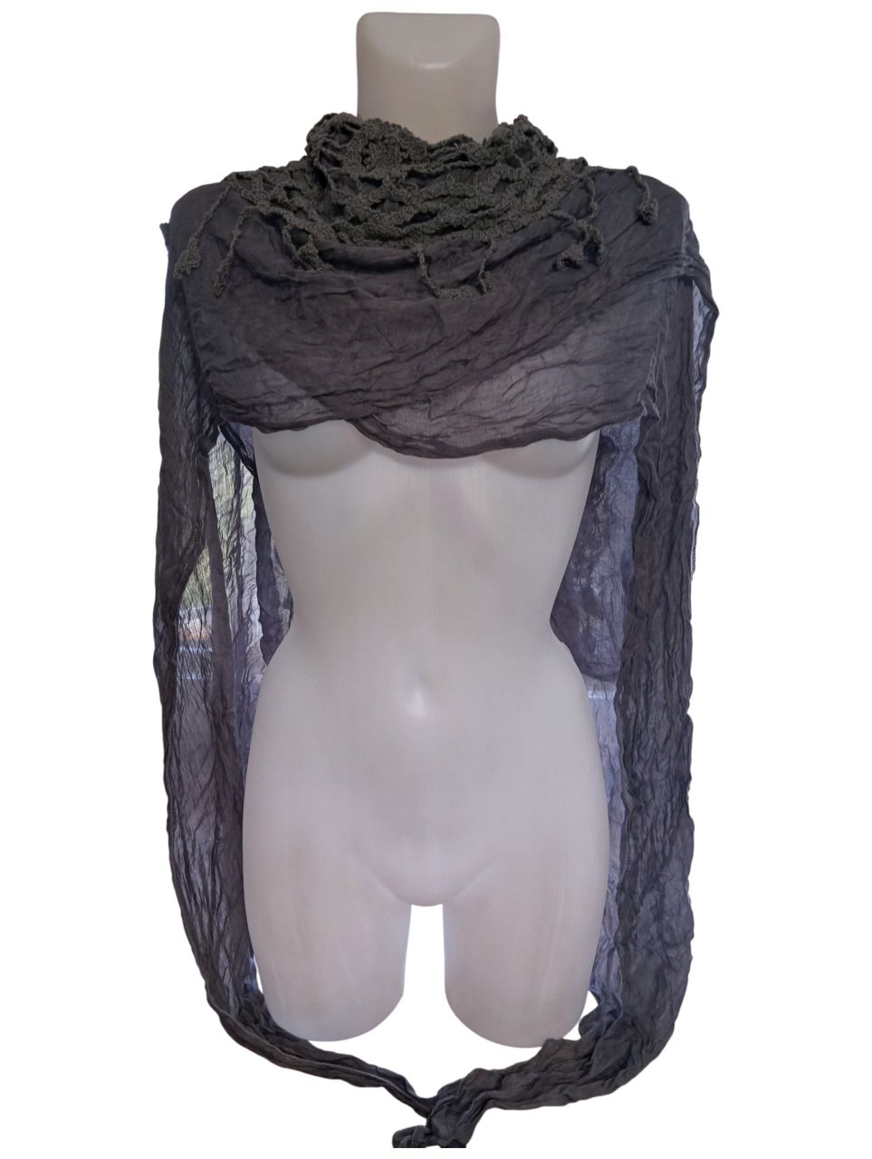 Csipkés, szürke női sál