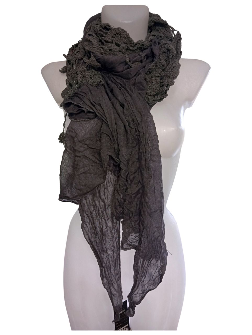 Csipkés, szürke női sál