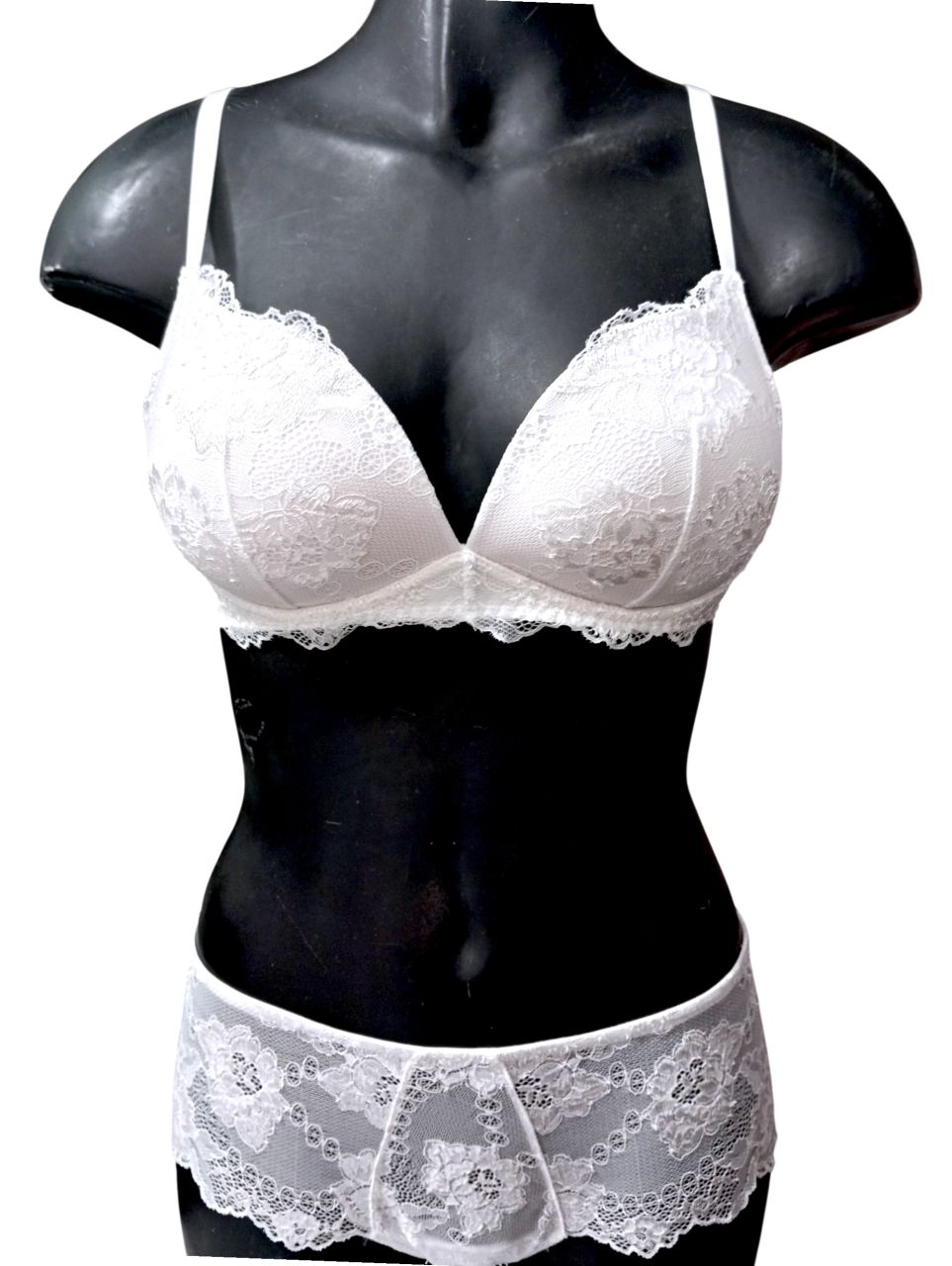 LORMAR Merevítő nélküli csipkés push up melltartó és Francia alsó LORMAR Merevítő nélküli csipkés push up melltartó és Francia alsó