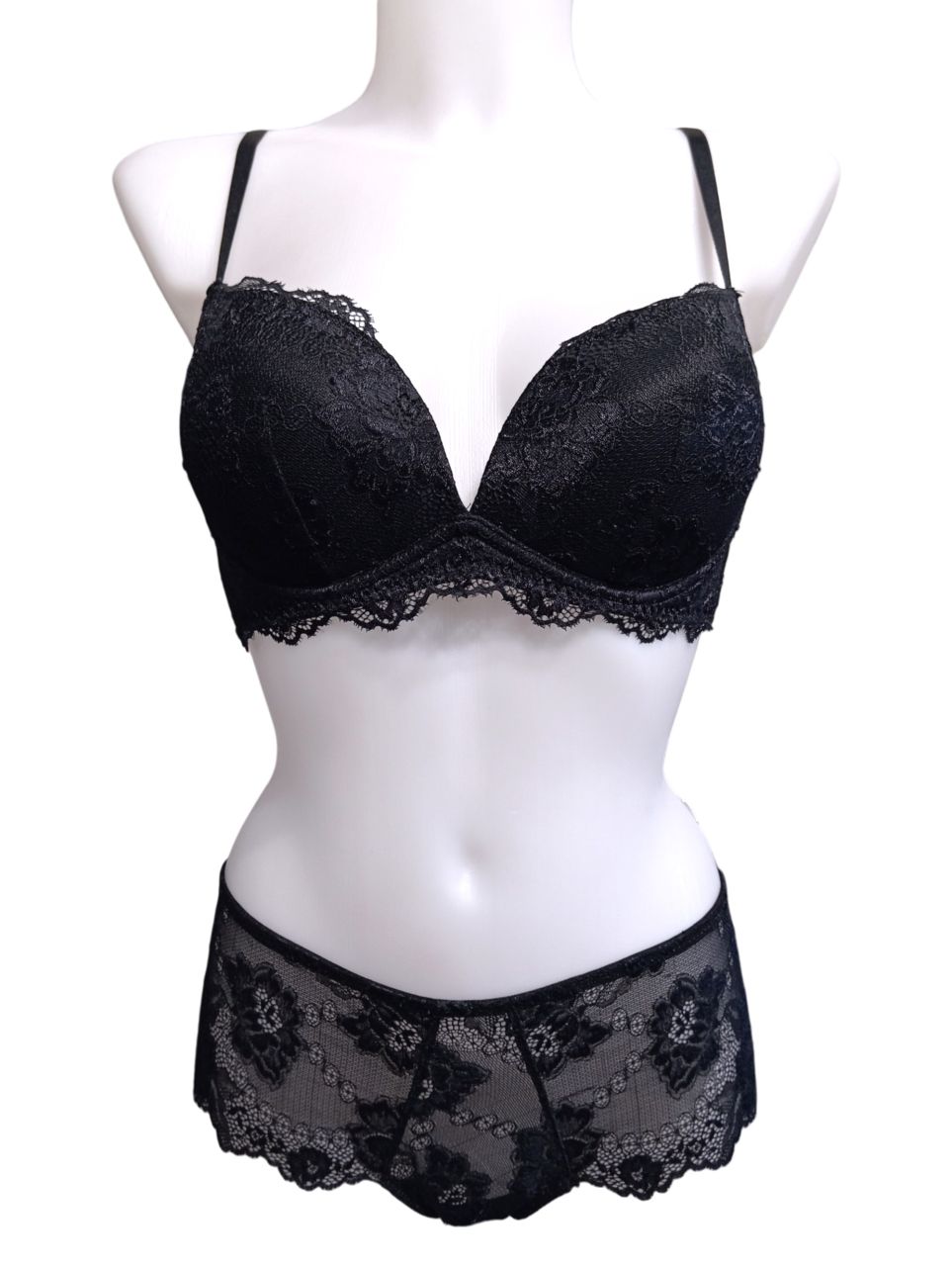 LORMAR Merevítő nélküli csipkés push up melltartó és Francia alsó LORMAR Merevítő nélküli csipkés push up melltartó és Francia alsó